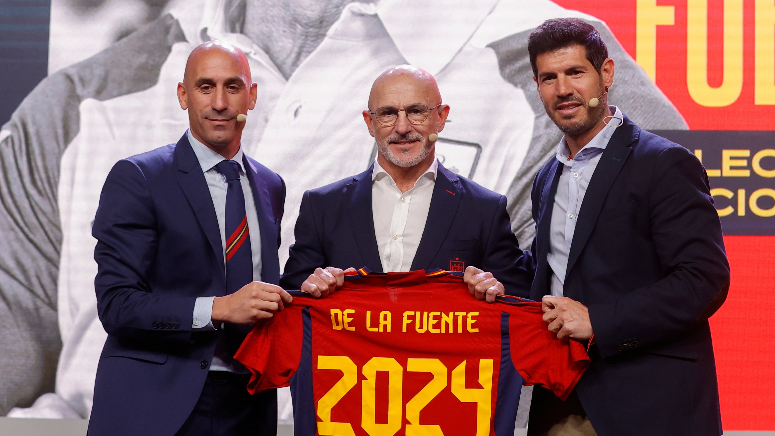 De izquierda a derecha, Luis Rubiales, Luis de la Fuente y Albert Luque, en la presentación del seleccionador.