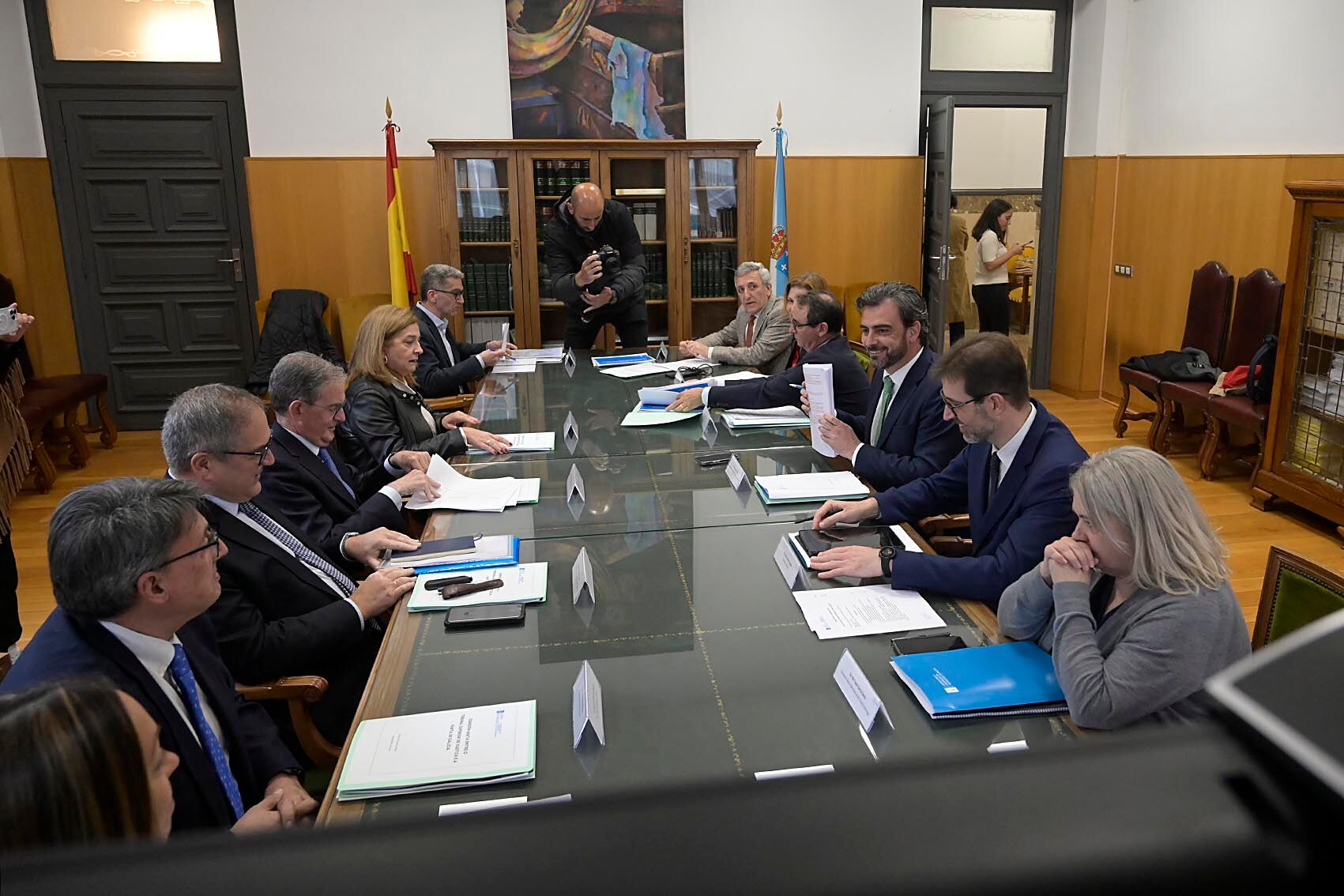 Reunión de la Comisión Mixta de Xustiza, celebrada este viernes (foto: Moncho Fuentes / Xunta de Galicia)