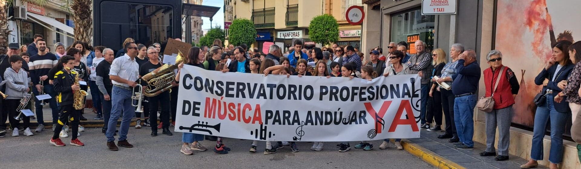 Manifestación en demanda de conservatorio profesional en Andújar
