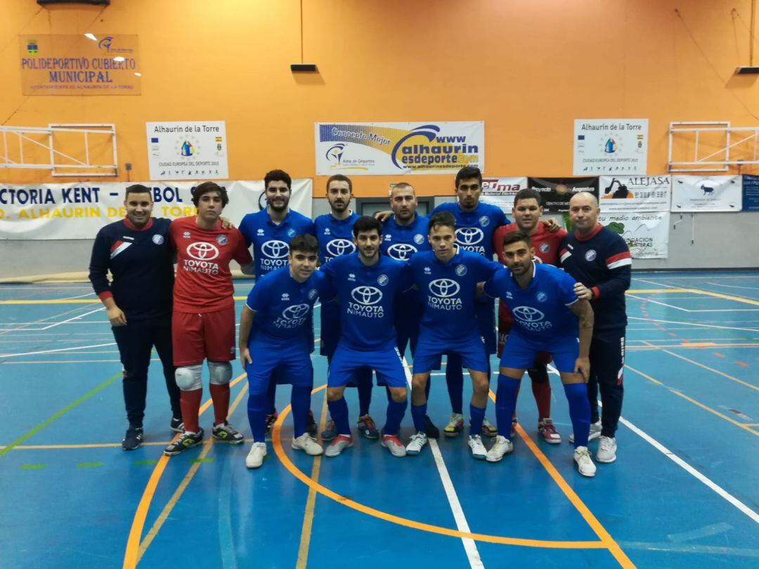 Juan Carlos Gálvez junto a sus jugadores antes del partido