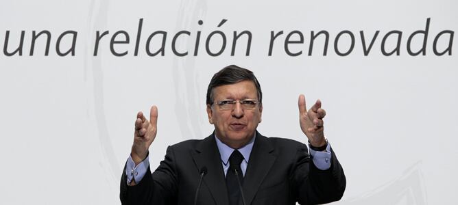 El presidente de la Comisión Europea, José Durao Barroso, durante su comparecencia ante los medios tras su intervención ante la sesión plenaria de la XII Cumbre Iberoamericana.