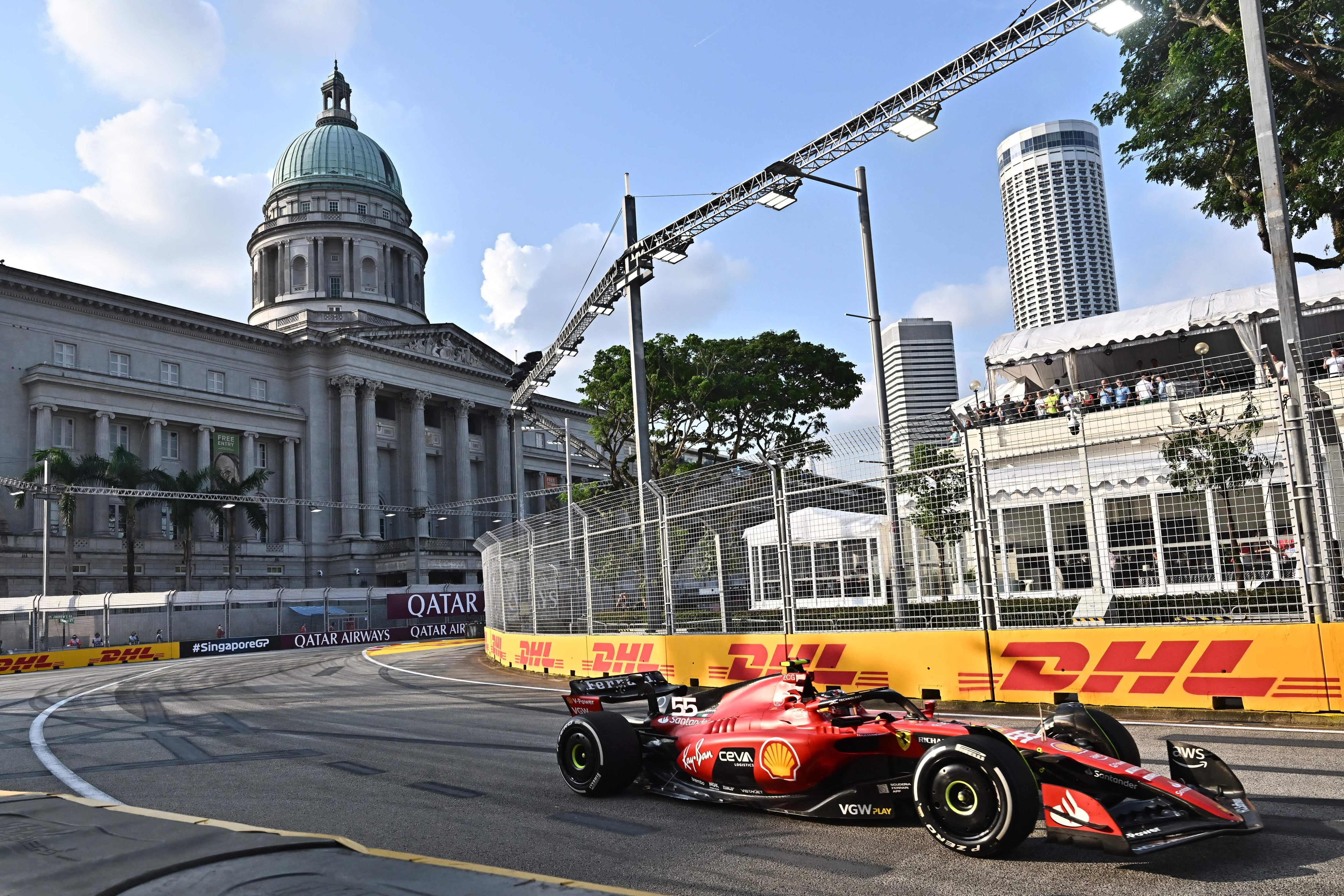 Carlos Sainz durante los entrenamientos libres del GP de Singapur 2023