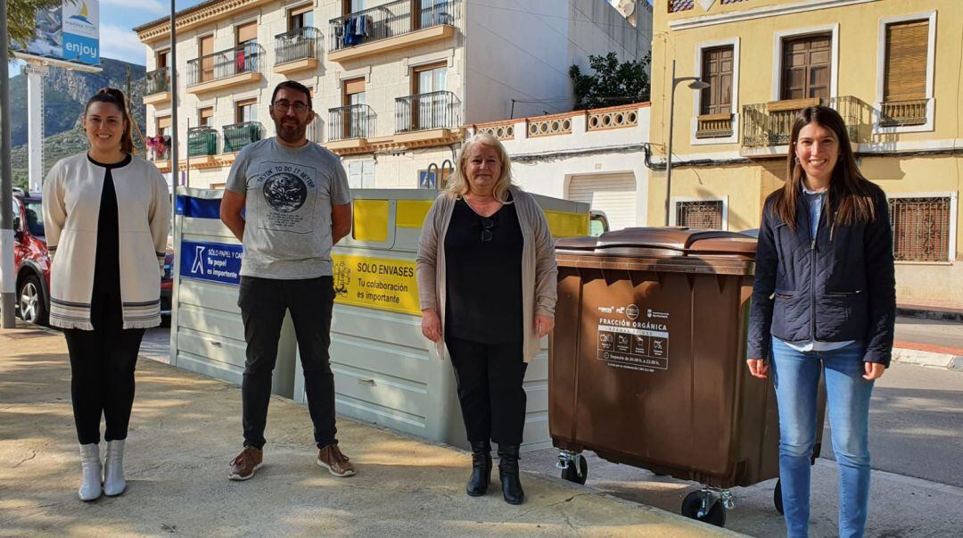 Bajo el lema ‘El contenedor marrón del futuro verde’, el Ayuntamiento conciencia a la ciudadanía sobre la importancia de reciclar residuos orgánicos