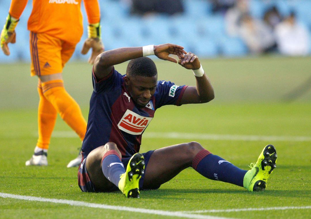 Diop se lamenta por una ocasión fallada