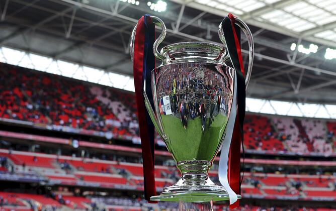 La Copa de Europa se exhibe en el estadio de Wembley antes de la final de la Liga de Campeones entre el FC Barcelona y el Manchester United que se disputa hoy