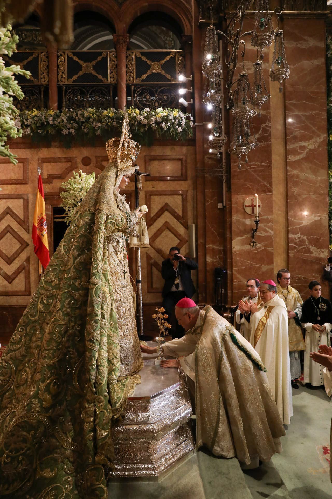 La Esperanza Macarena recibió el martes la Rosa de Oro que le concedió el Papa Francisco