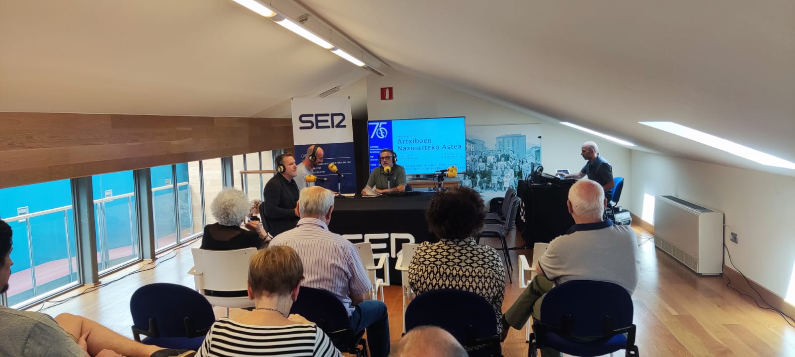 El programa se ha emitido en directo desde las instalaciones del Archivo Municipal de Eibar