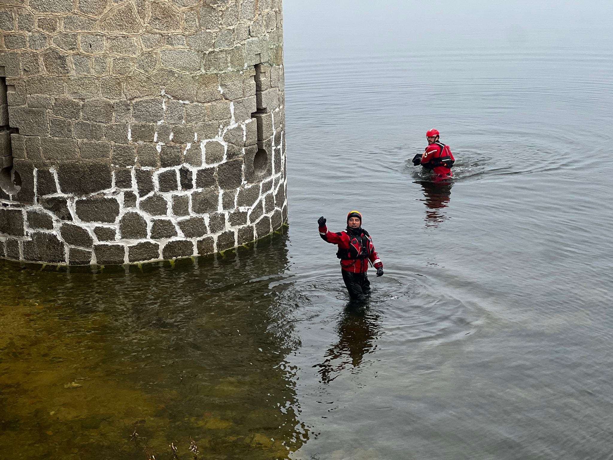 Simulacro por rotura de la presa de Navacerrada: Tras la rotura se trabaja en dos escenarios rescatando víctimas: en el embalse de Manzanares el Real y en una crecida del río