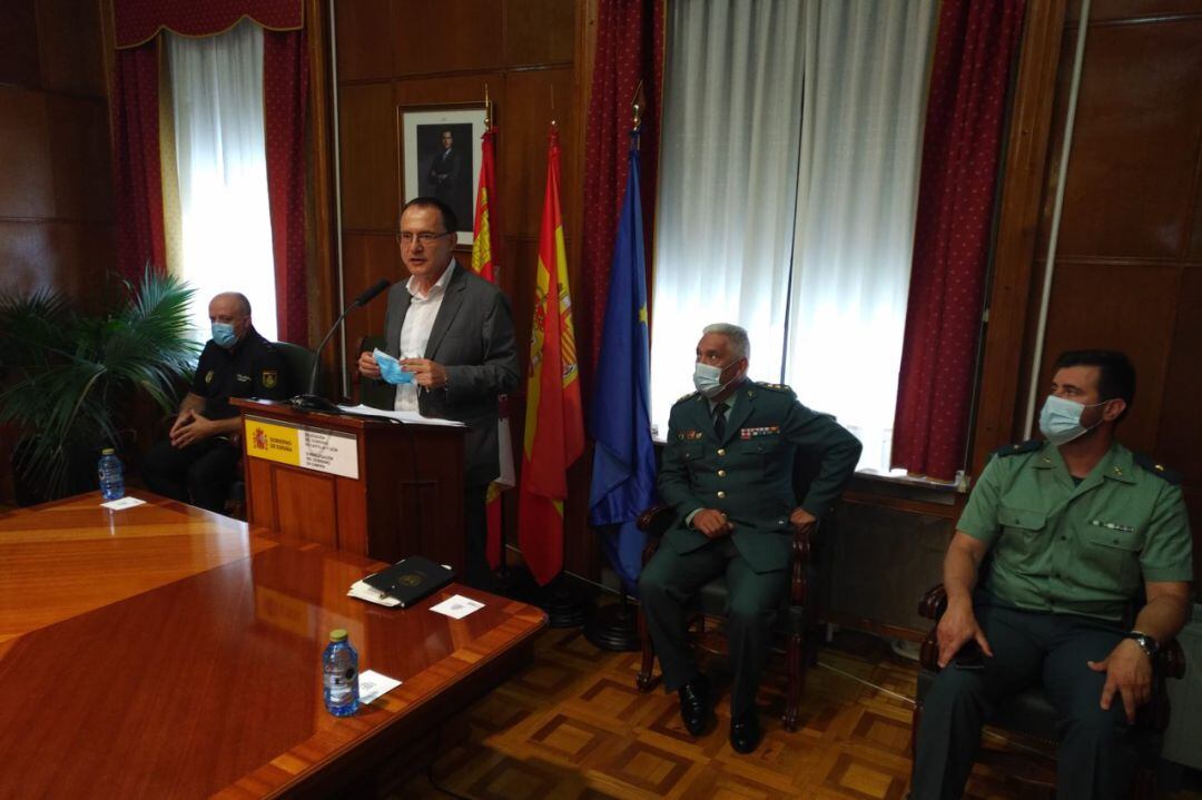 Angel Blanco, Subdelegado del Gobierno en Zamora, junto a los responsables de las Fuerzas y Cuerpos de Seguridad en Zamora.