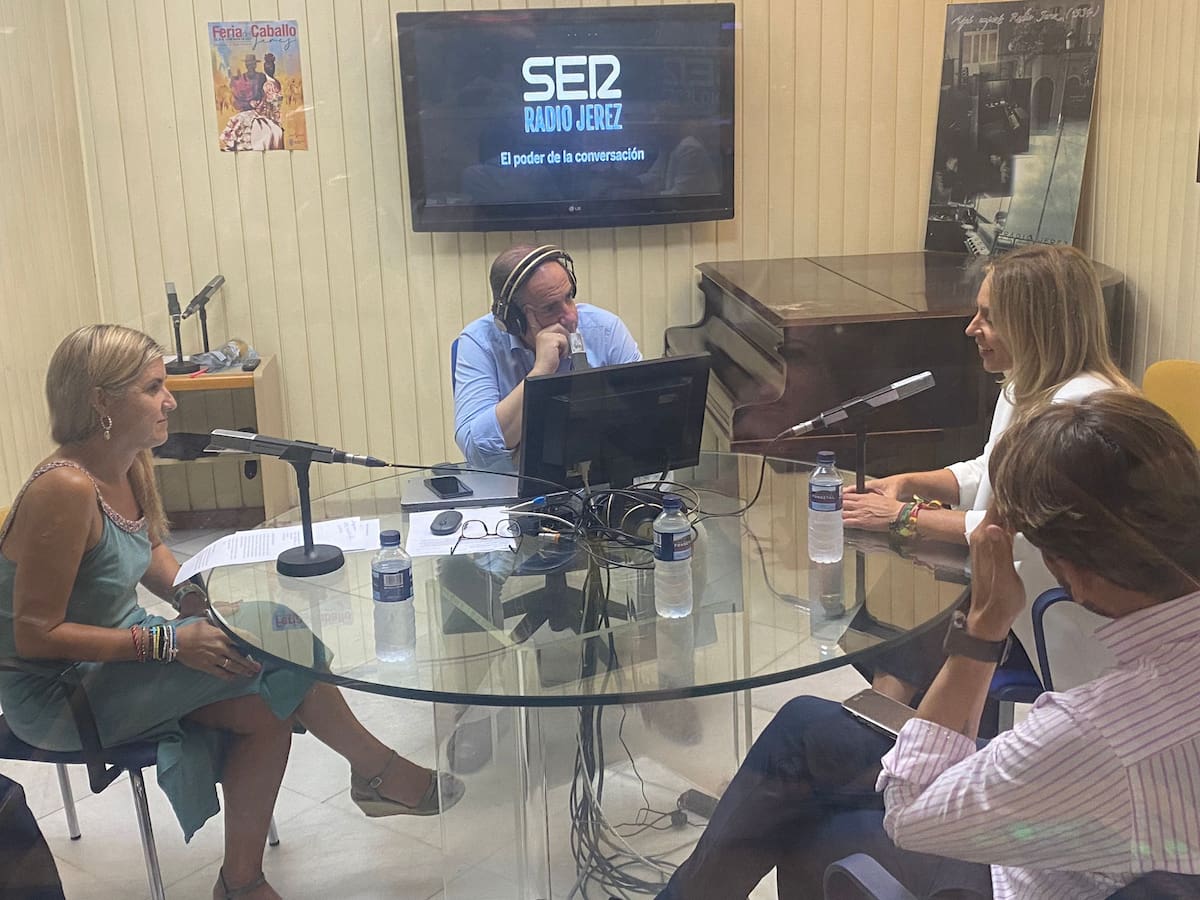 Almudena Martínez del Junco, presidenta de a Diputación de Cádiz, durante la entrevista en Radio Jerez