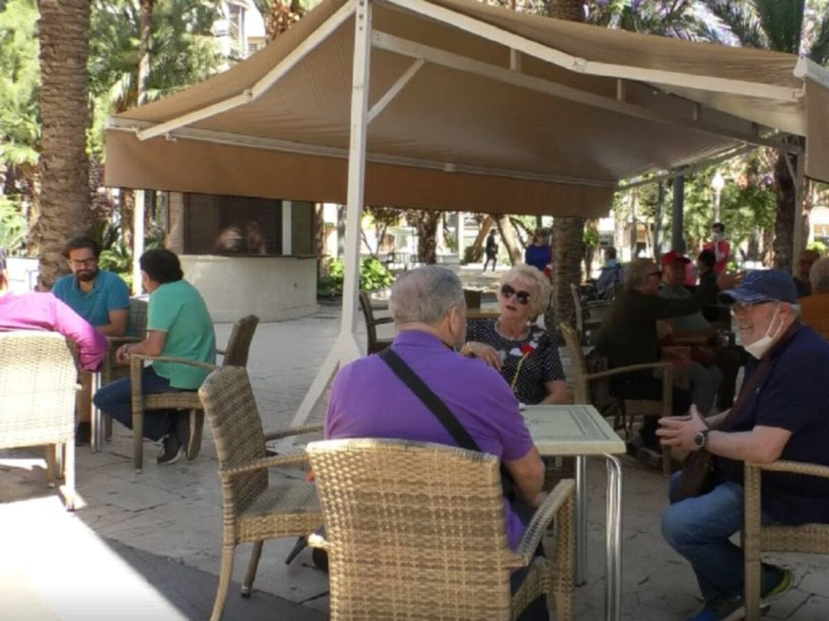 Autorizan a la hostelería a poner música en las terrazas en Navidad