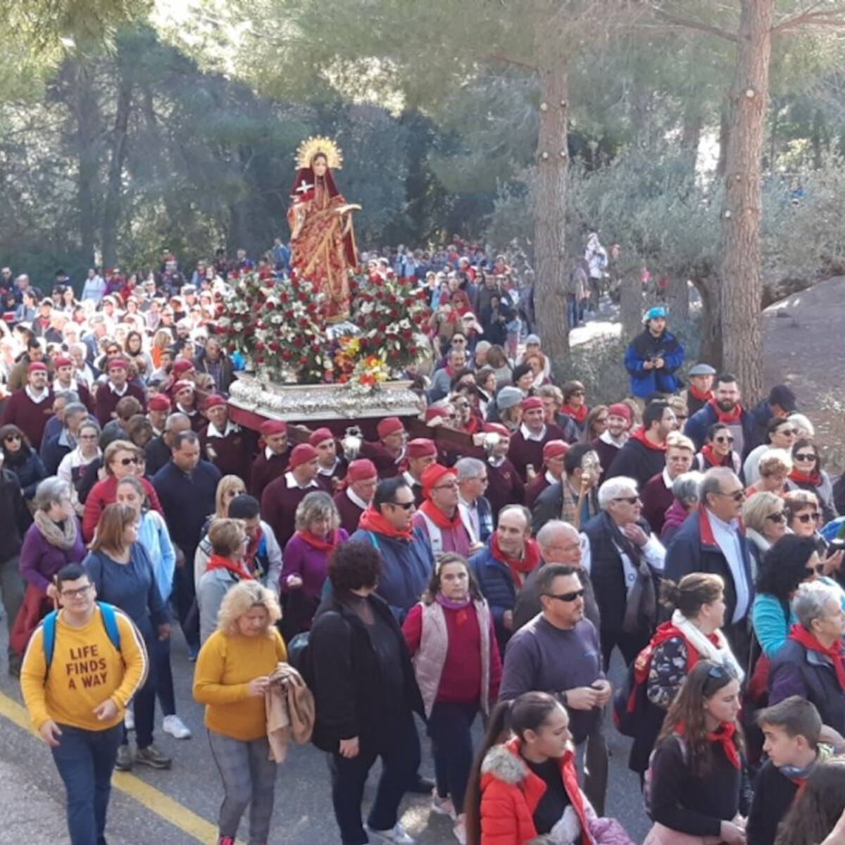 Santa Eulalia vuelve a su santuario junto a 10.000 personas