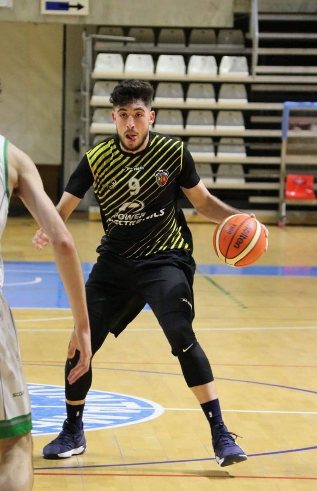 Daniel Muñoz en un partido con el Nou Bàsquet Paterna