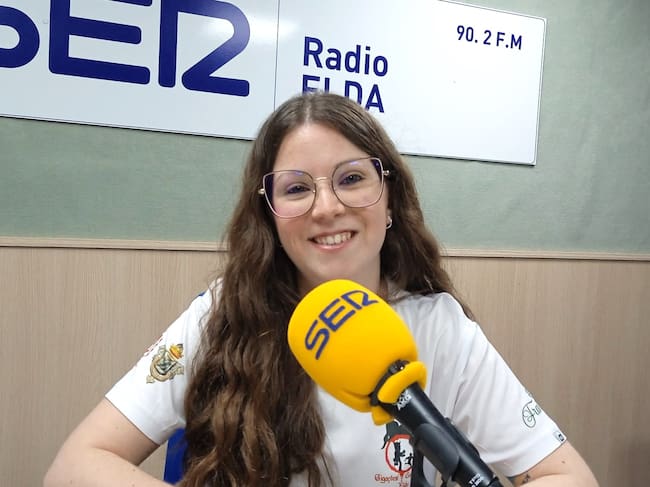 Jennyfer Pinteño, encargada de las redes sociales del grupo de los Gigantes y Cabezudos