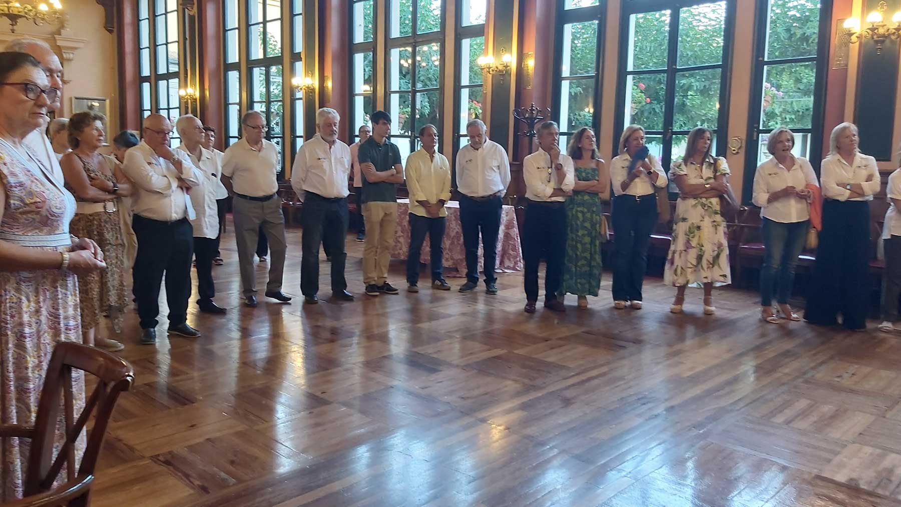 Asistentes a la presentación de la regata en el Salón Largo del Círculo Industrial
