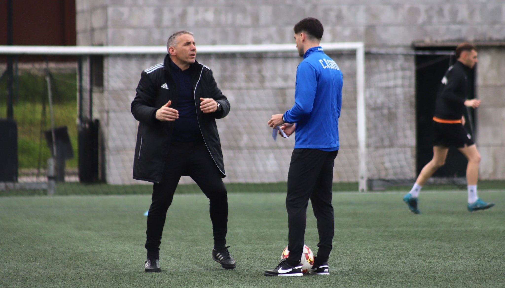 Luis Fernández, junto a su segundo, Cristian Ceballos.