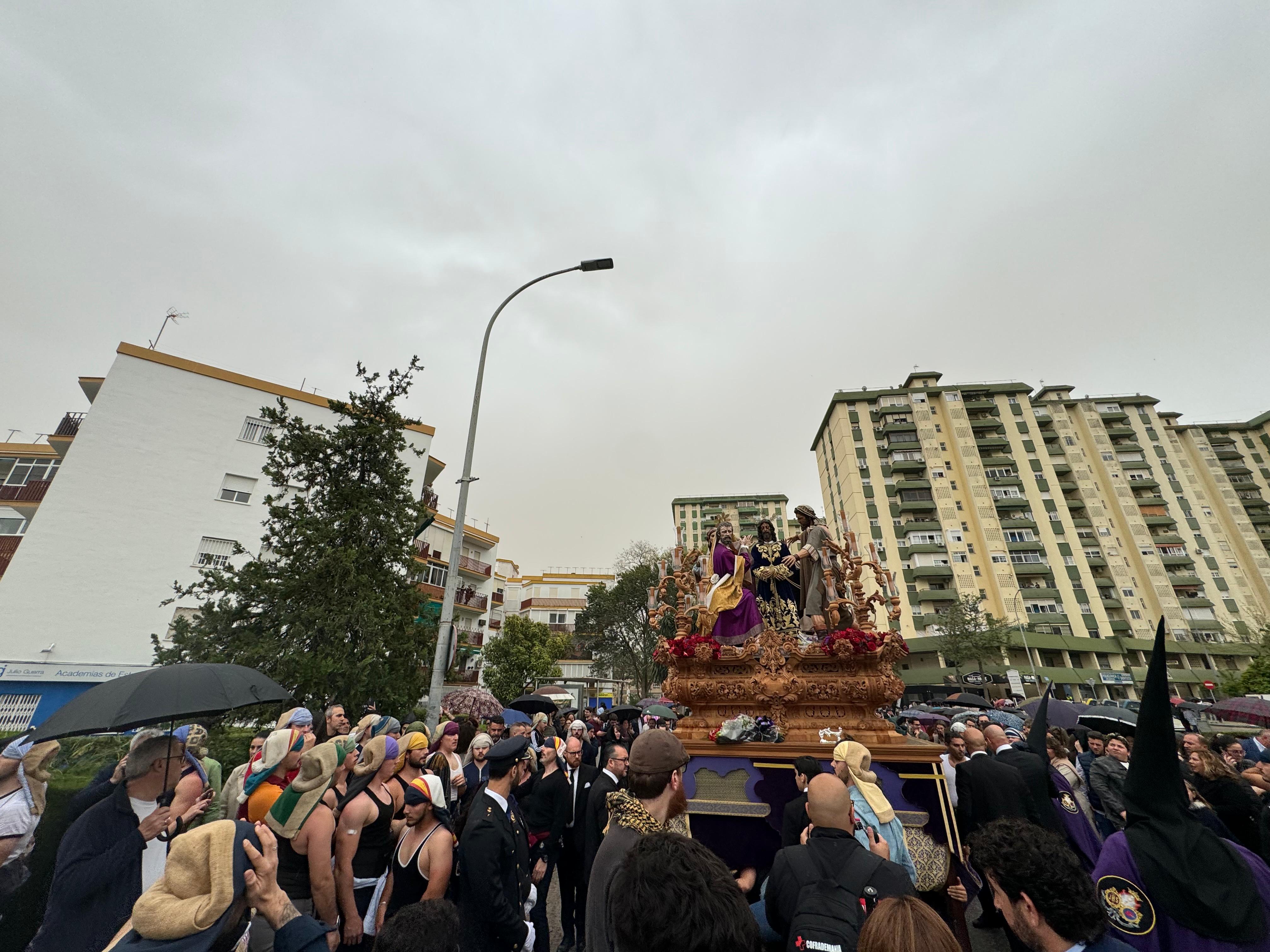 Pasión, por el Parque Atlántico, justo antes de regresar a su capilla