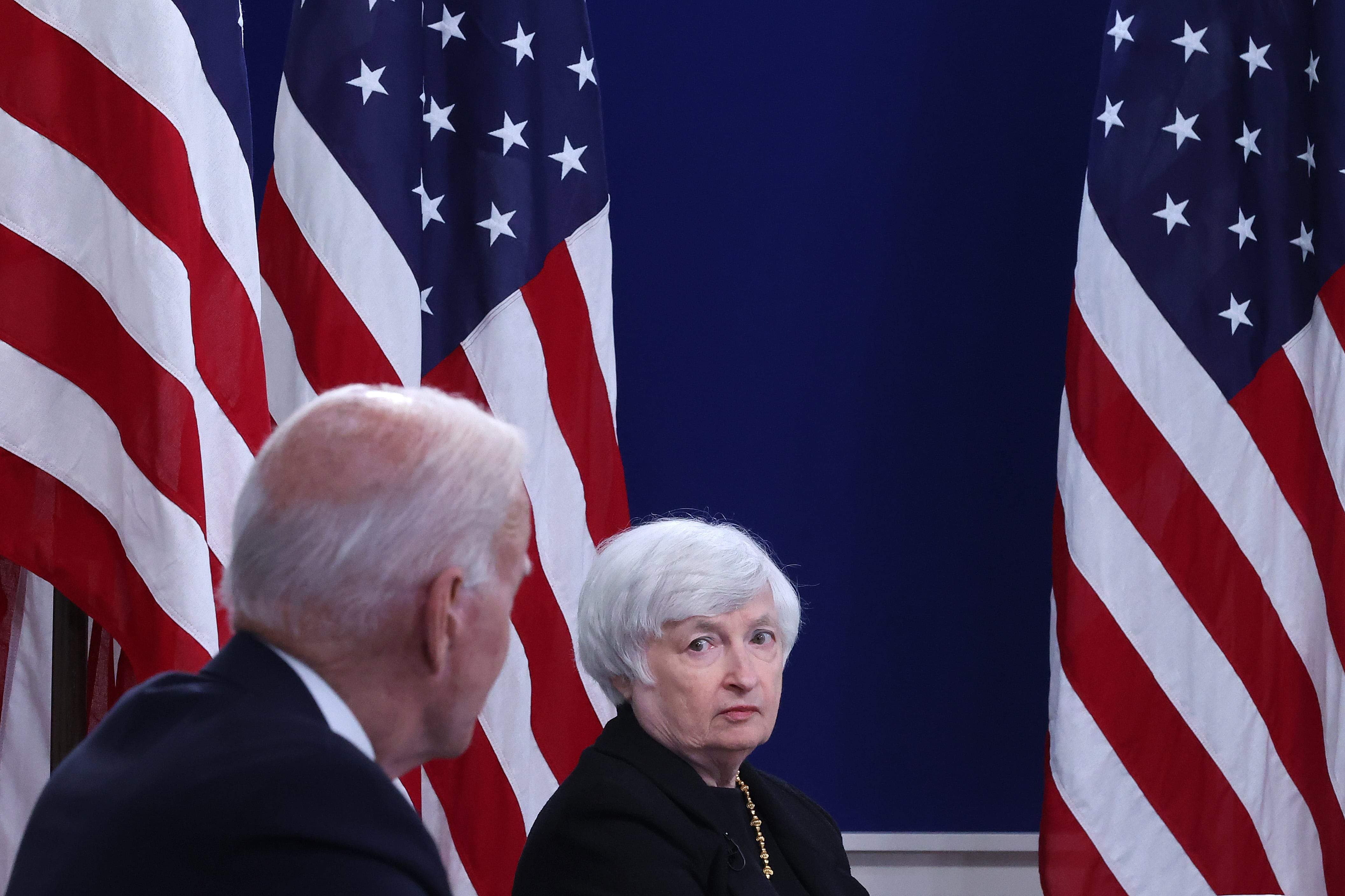 La secretaria del Tesoro, Janet Yellen, junto al presidente Joe Biden