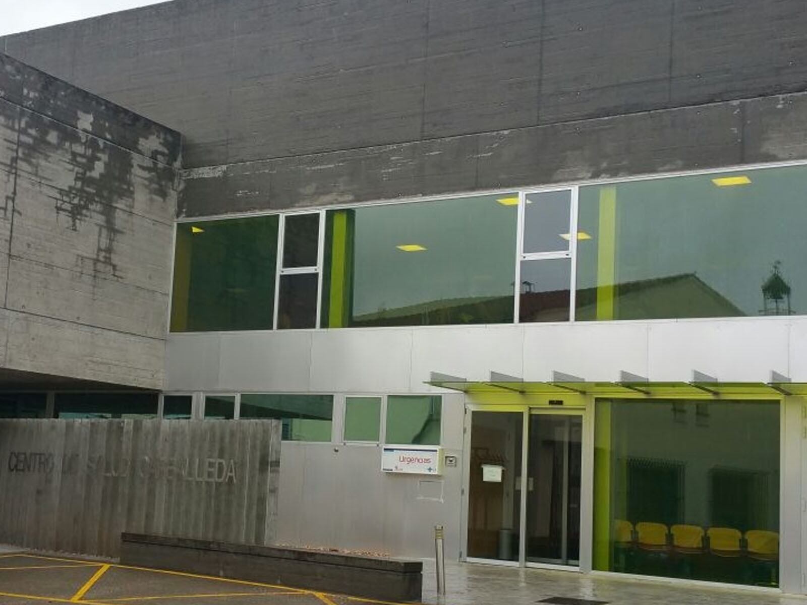 Entrada al Centro de Salud de Mombuey