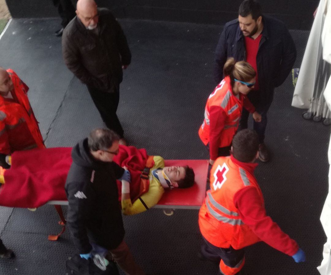 Isma, portero del CD V.Camino, saliendo del Ruta rumbo al Hospital