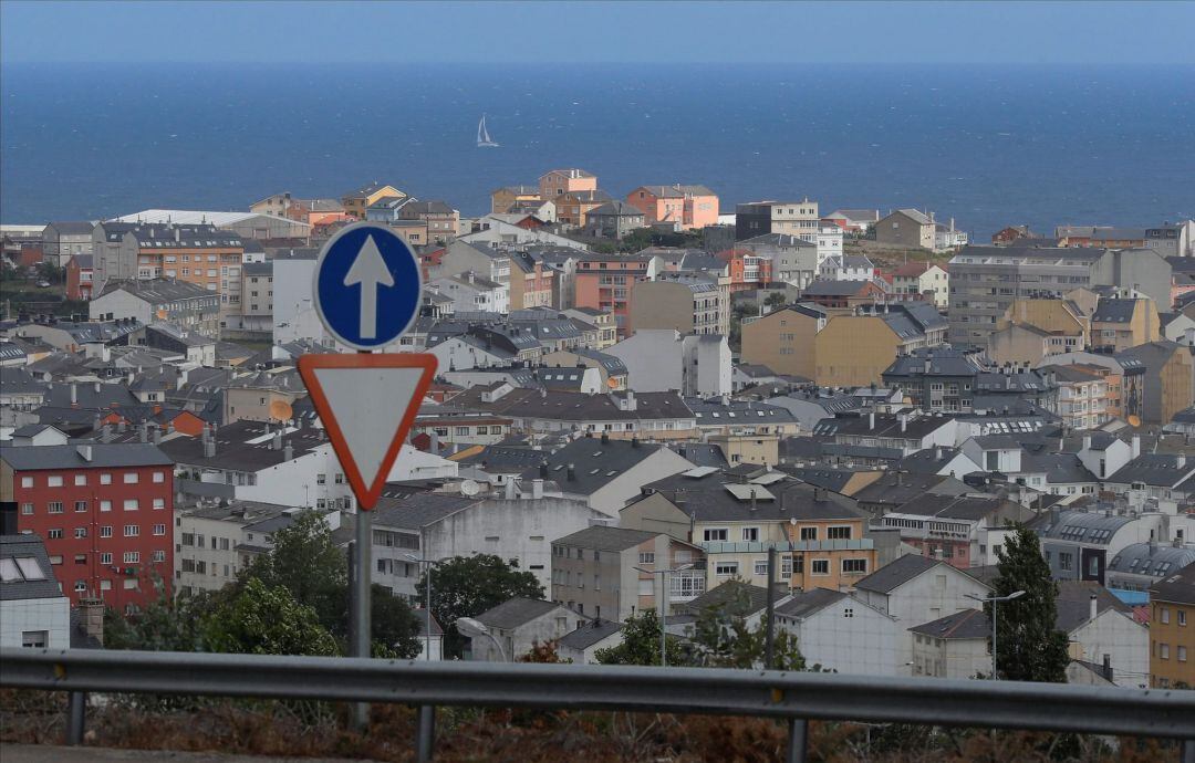 Vista de la localidad de Burela en Lugo, un día antes de las elecciones regionales, mientras continúa el confinamiento de la localidad debido a un brote de coronavirus. 