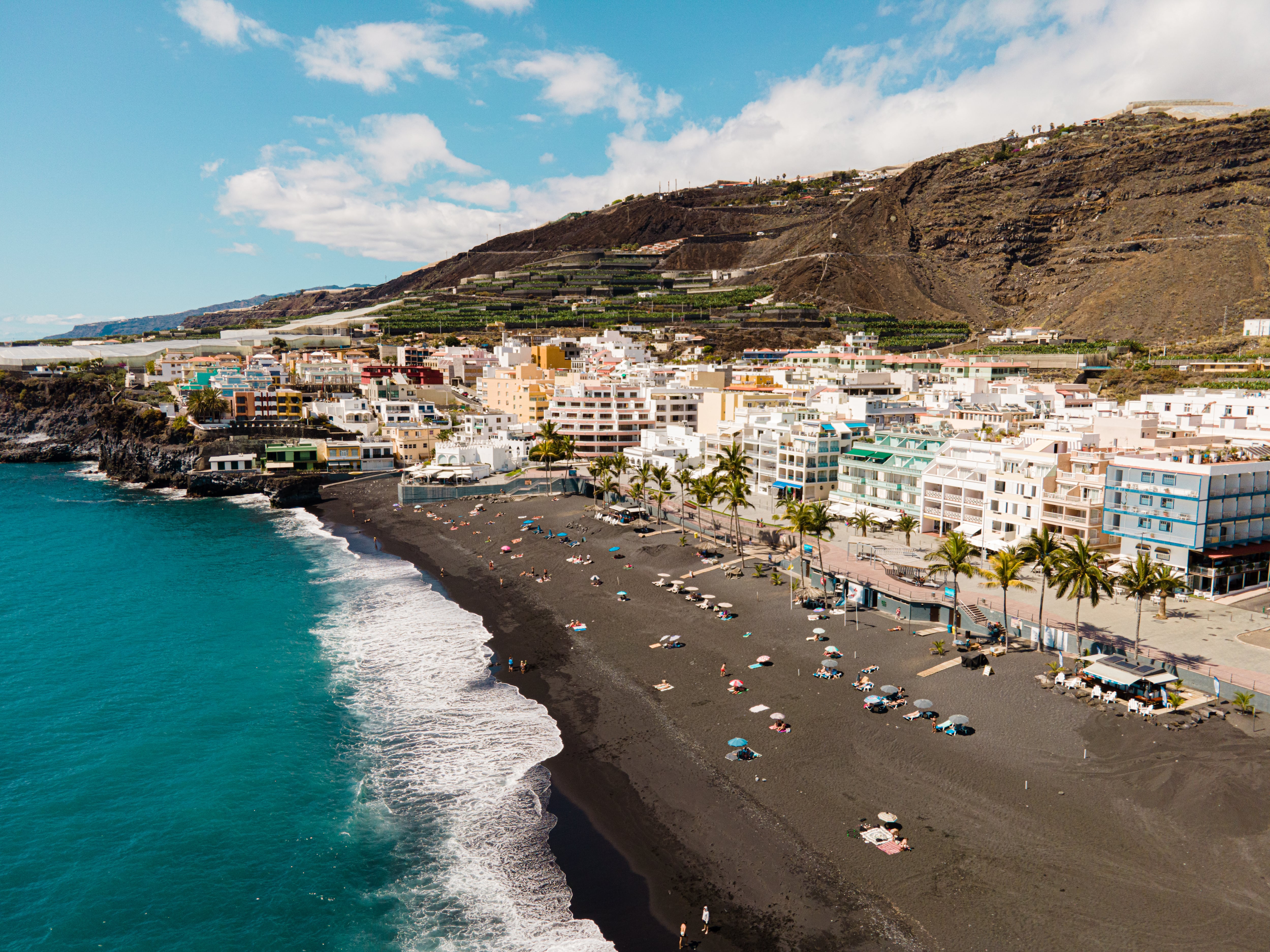 A este núcleo costero de La Palma no pueden volver casi 1.000 vecinos y hay casi 2.700 camas turísticas bloqueadas a causa de estos &quot;gases&quot;