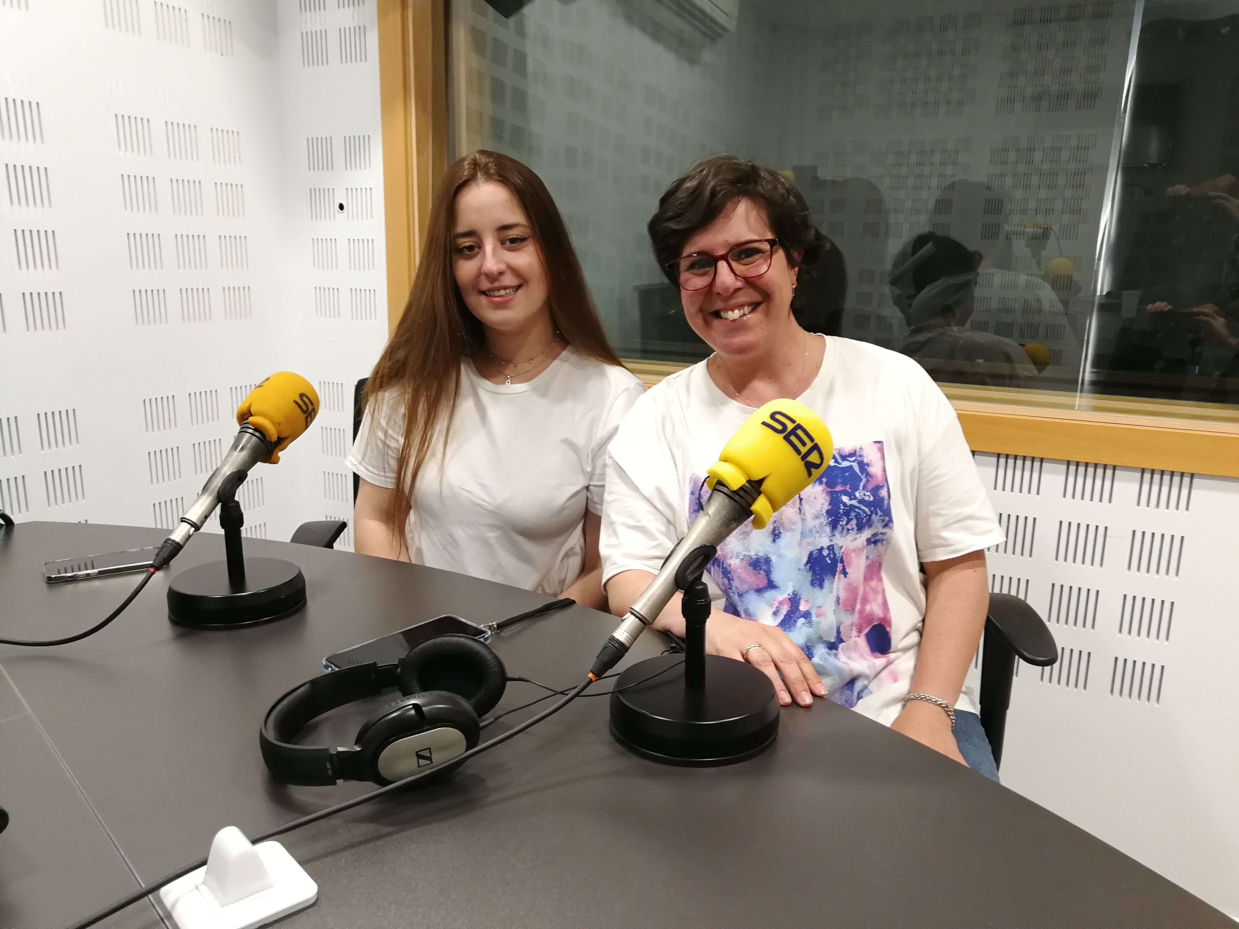 Almudena y Fabiola, en los estudios de Cadena SER Madrid Sur