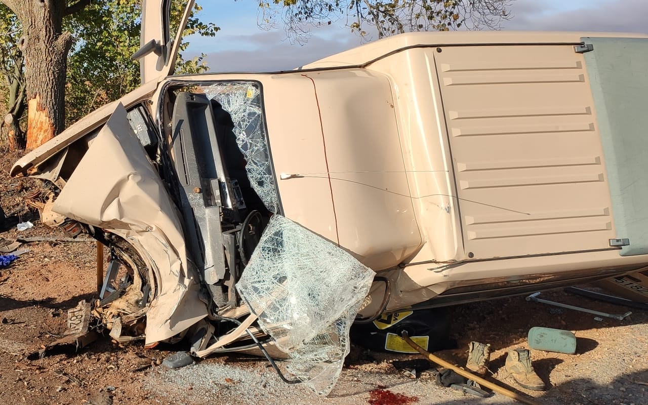 Imagen del accidente de tráfico producido en el kilómetro 28 de la carretera que une La Solana con Valdepeñas (Ciudad Real)