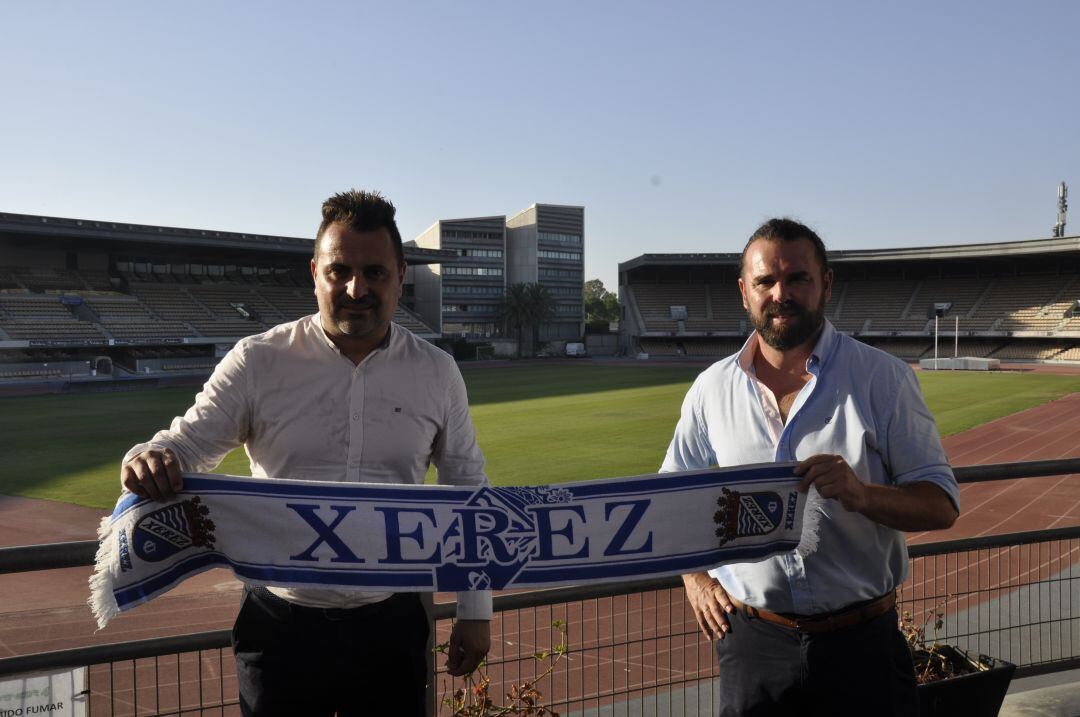 Joaquín Poveda y Juan Pedro Ramos el día de la presentación del entrenador