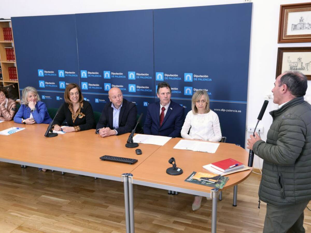 Diputación suscribe la colaboración con los cuatro grupos de acción local para 2019