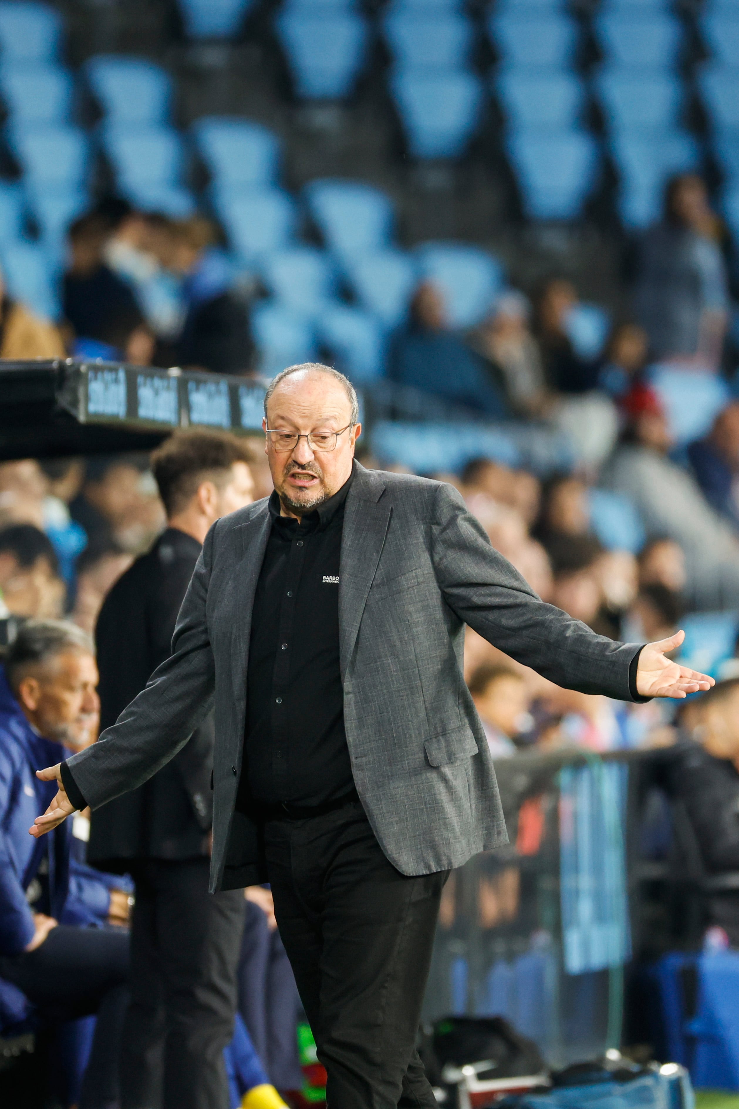 VIGO, 21/10/2023.- El entrenador del Celta de Vigo, Rafa Benítez durante el encuentro correspondiente a la décima jornada de LaLiga EA Sports entre el Celta de Vigo y el Atlético de Madrid en el estadio de Balaídos, Vigo, este sábado. EFE/ Lavandeira
