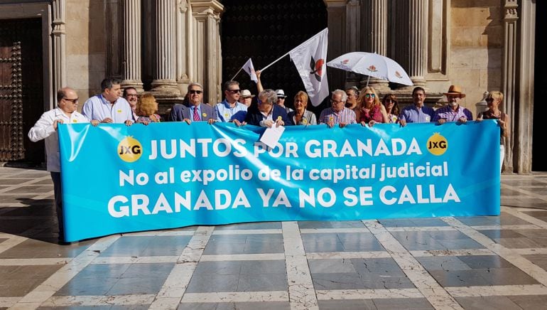 Concentración de "Juntos por Granada" ante el TSJA