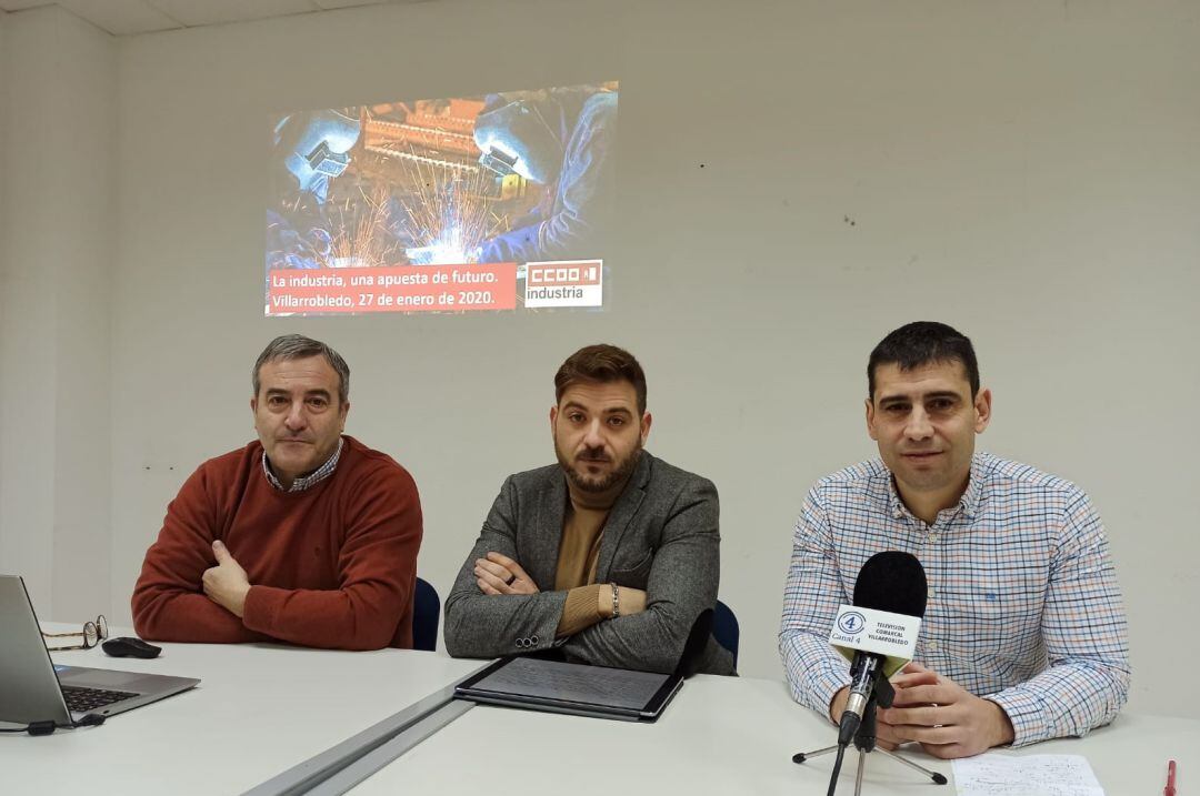 Paco Gómez, secretario comarcal, Juan Antonio Cuevas, secretario provincial de la Federación de Industria de CCOO Albacete y Ángel León, secretario de la Federación de Industria del sindicato en Castilla-La Mancha.
