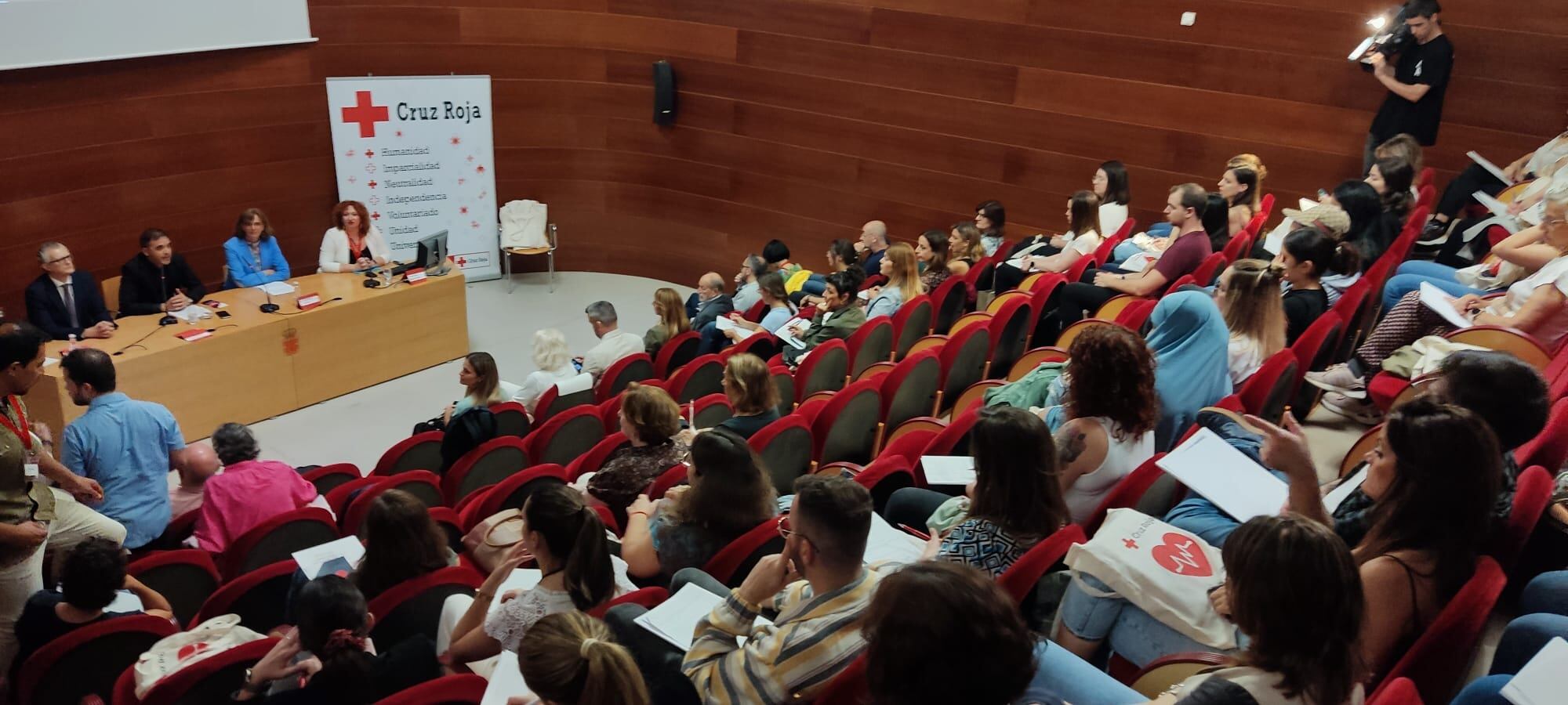 I Jornadas de Salud Mental en jóvenes en el que ha participado Fuensanta Cascales (primera ponente por la derecha)