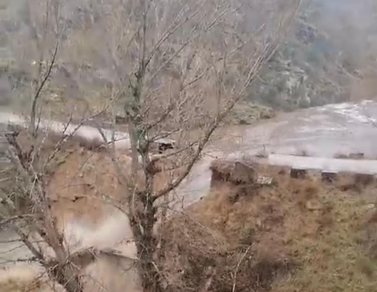 Puente en la pista que comunica Villares con Zarzuela de Jadraque