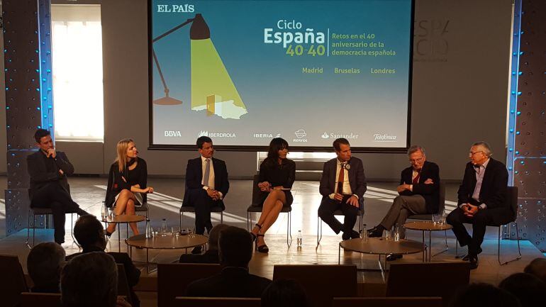 Conferencia organizada por el diario El País para conmemorar los 40 años de democracia en España y los logros conseguidos en ese periodo. Panelistas, Manuel Valls, ex primer ministro francés, la directora de la oficina Nacional de trasplantes Beatriz Domí