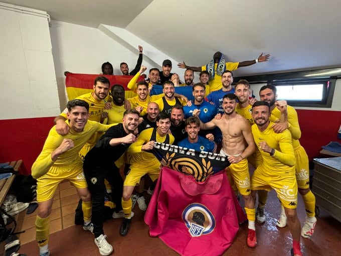 Los Jugadores Hércules celebran la victoria frente a Badalona Futur, en Vic
