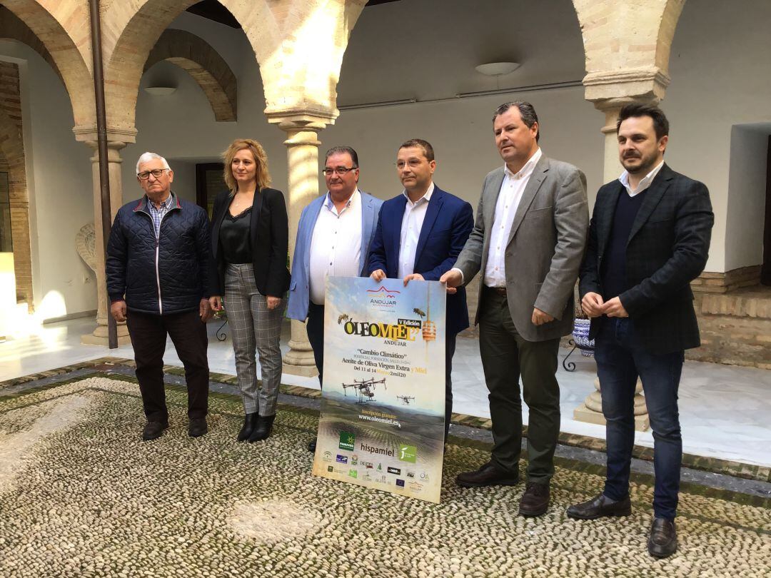 (De izquierda a derecha) Juan Santamaría, Lucrecia Sánchez, Juan Muñoz, Francisco Huertas, Pedro Bruno, Alfonso Vidal