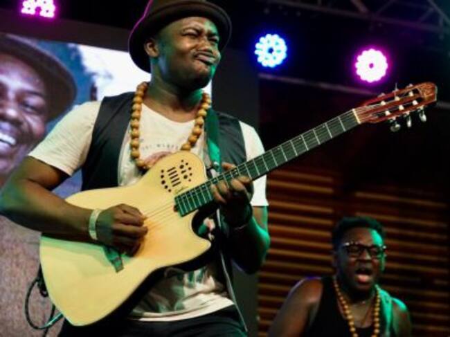 Kyekyeky & Ghanalogue Highlife.