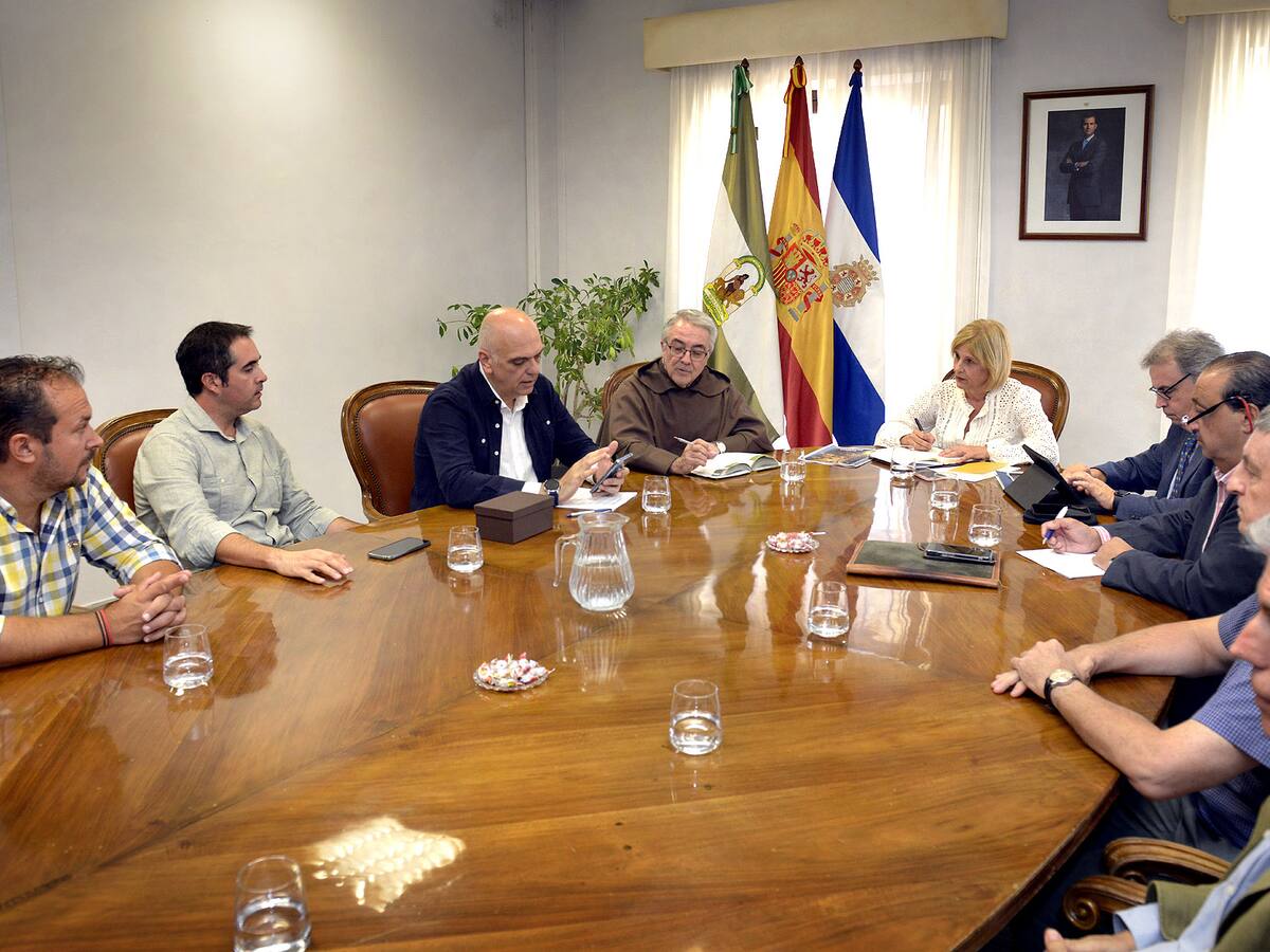 El Ayuntamiento colaborará en los actos conmemorativos y en la celebración del centenario de la Coronación de la Virgen del Carmen de Jerez