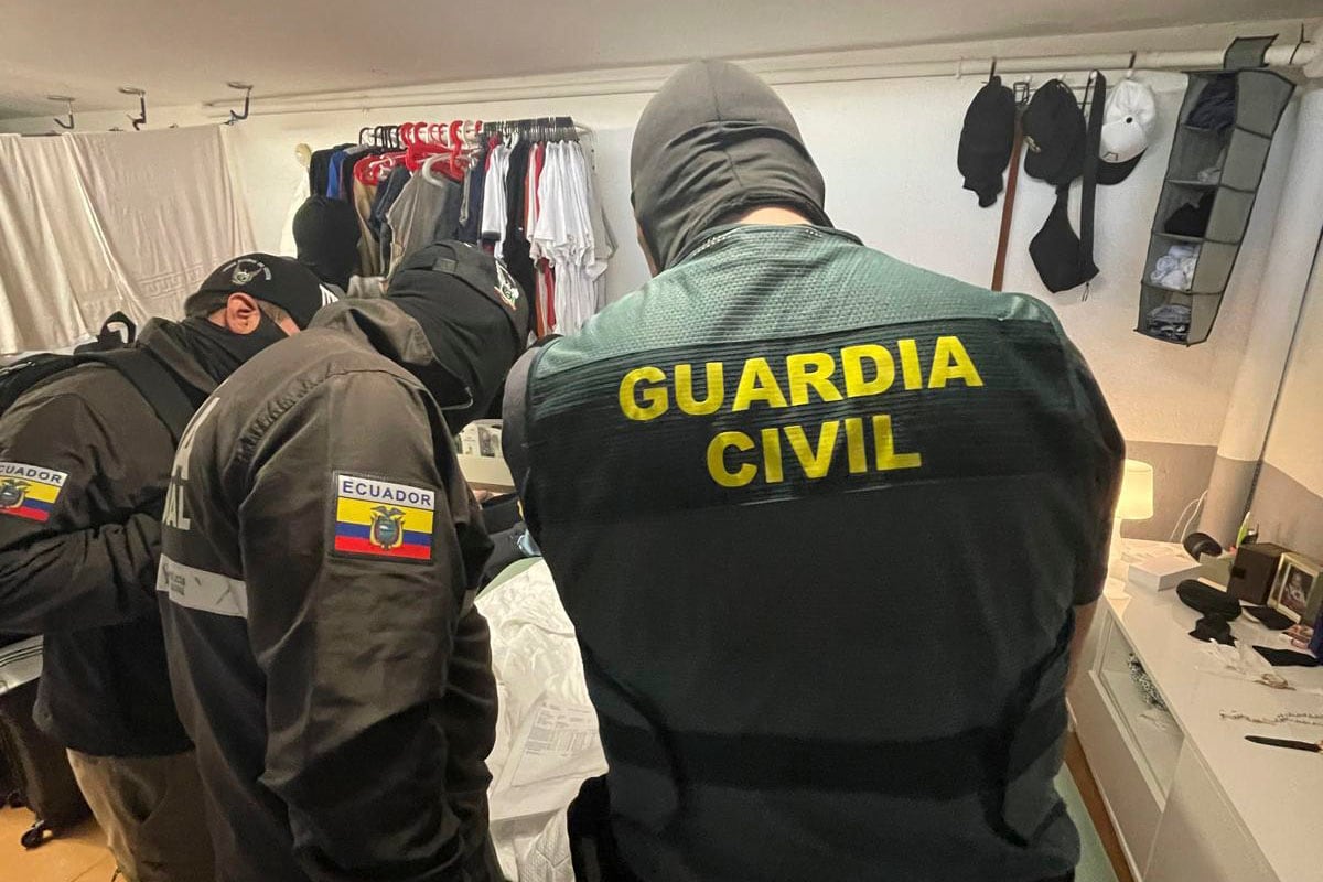 La Guardia Civil, en colaboración con la Policía de Ecuador, ha detenido en la provincia de Tarragona a William Joffre Alcívar Bautista, conocido como &#039;Comandante Willy&#039;, y su hermano Álex Iván, &#039;Ronco&#039;, los cabecillas del grupo terrorista Los Tiguerones de Ecuador. Imagen del momento.