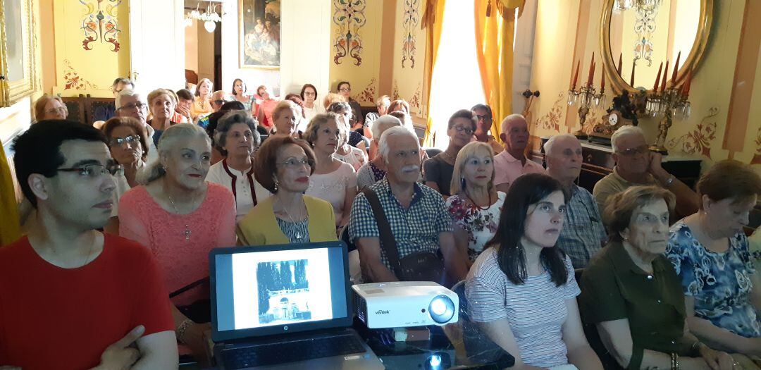 La Fundación Lourdes Alonso de Carrión de los Condes incorpora 1900 libros a su biblioteca