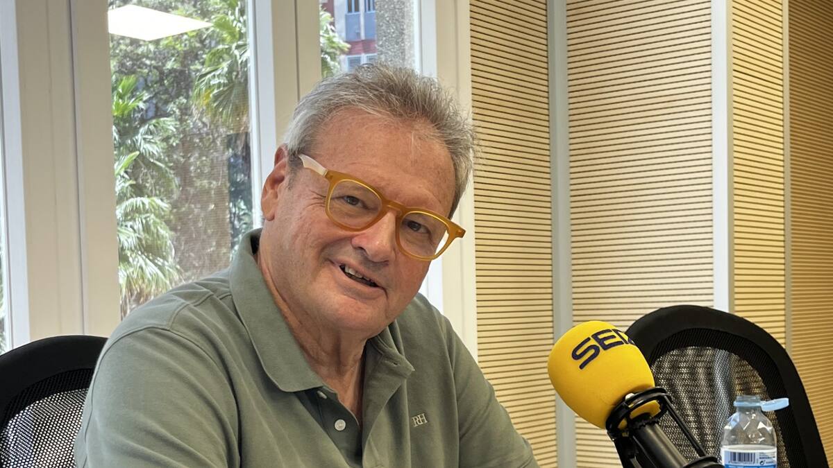 Sergio Batista, presidente del Costa Adeje Egatesa, explica los beneficios del pacto entre su club y el CD Tenerife