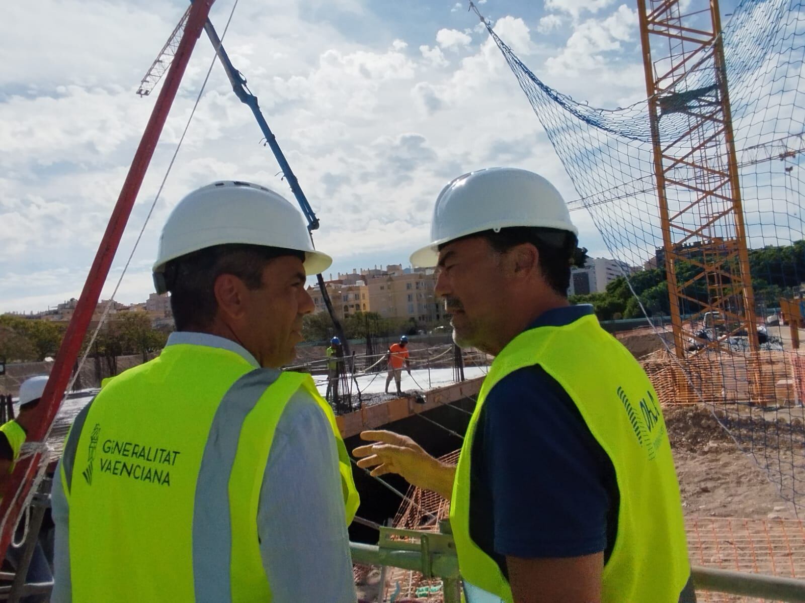 Carlos Mazón y Luis Barcala en la visita a las obras del fututo CEIP La Almadraba