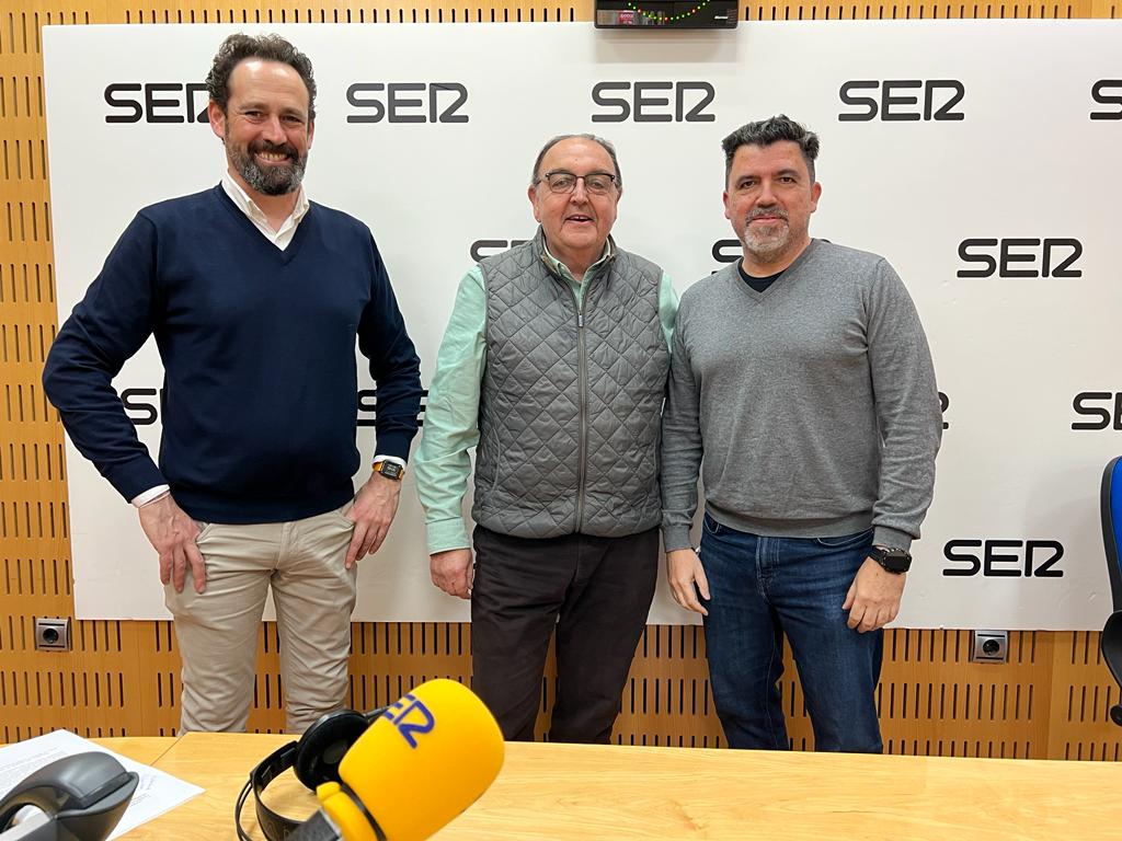 Jorge Fenor, Pepe Pallarés y Txema Almela en los estudios de Radio Murcia Cadena SER