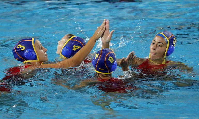 Las jugadoras españolas se felicitan