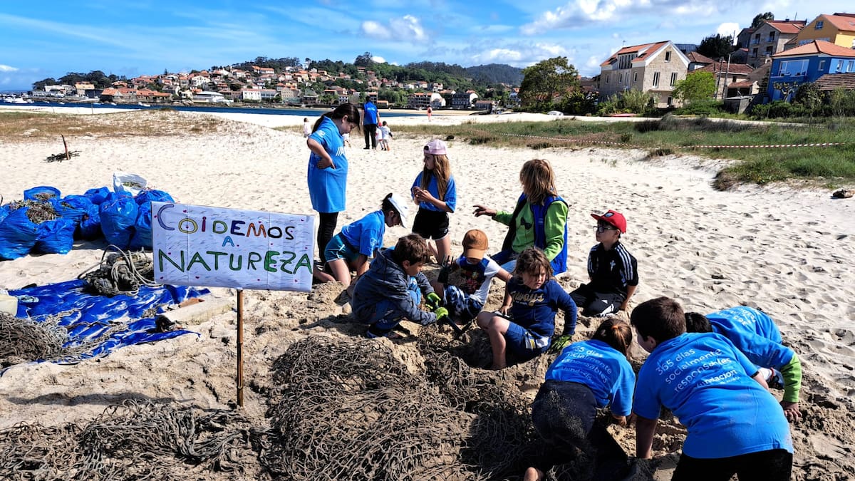 Limpieza en Cangas por el Día de la Tierra