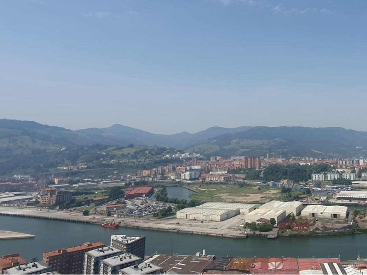 Las tres contemplan el soterramiento de las vías, la creación de zonas verdes, espacios económicos y la construcción de hasta 2.000 viviendas