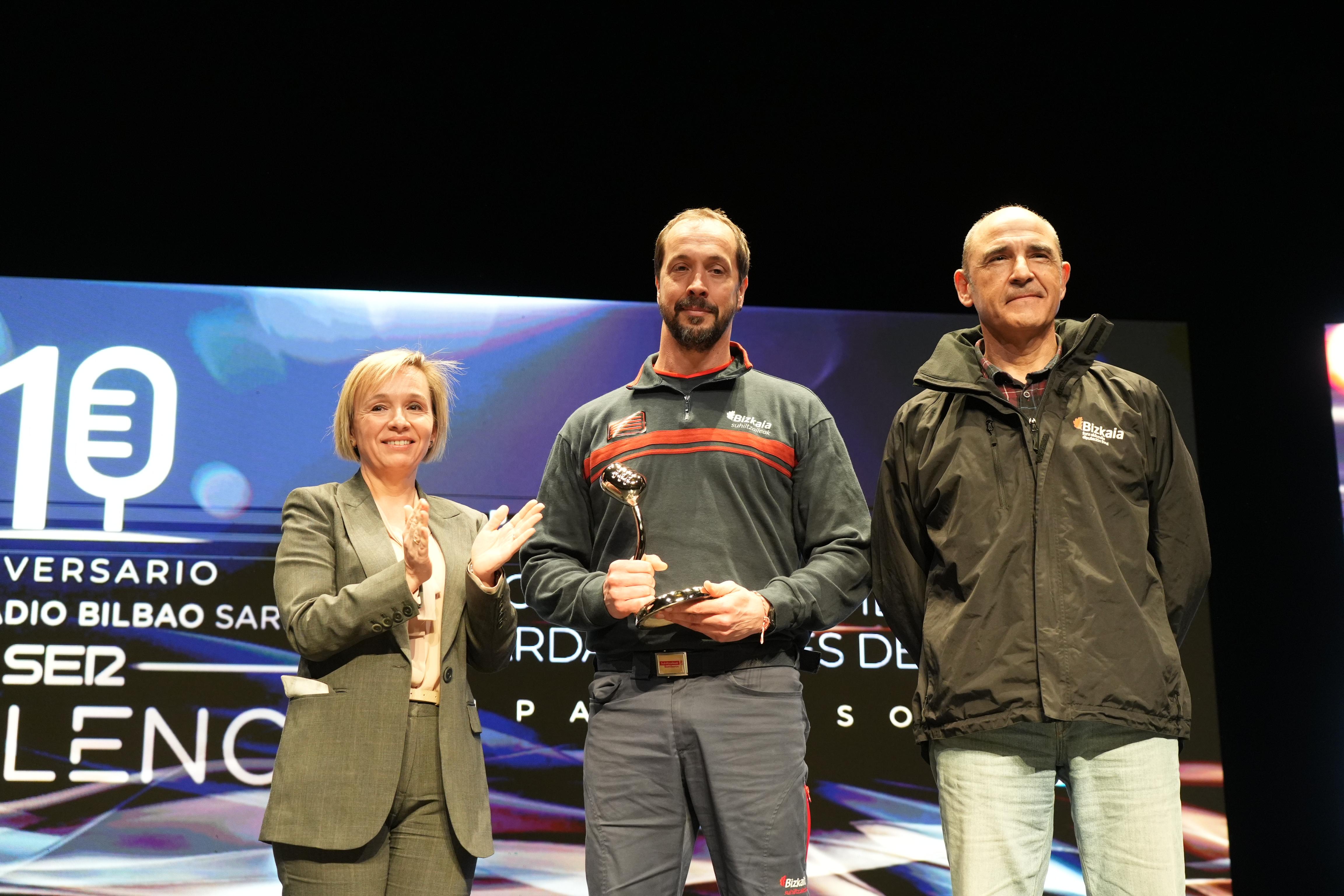 Bomberos y forestales de la Diputación de Bizkaia