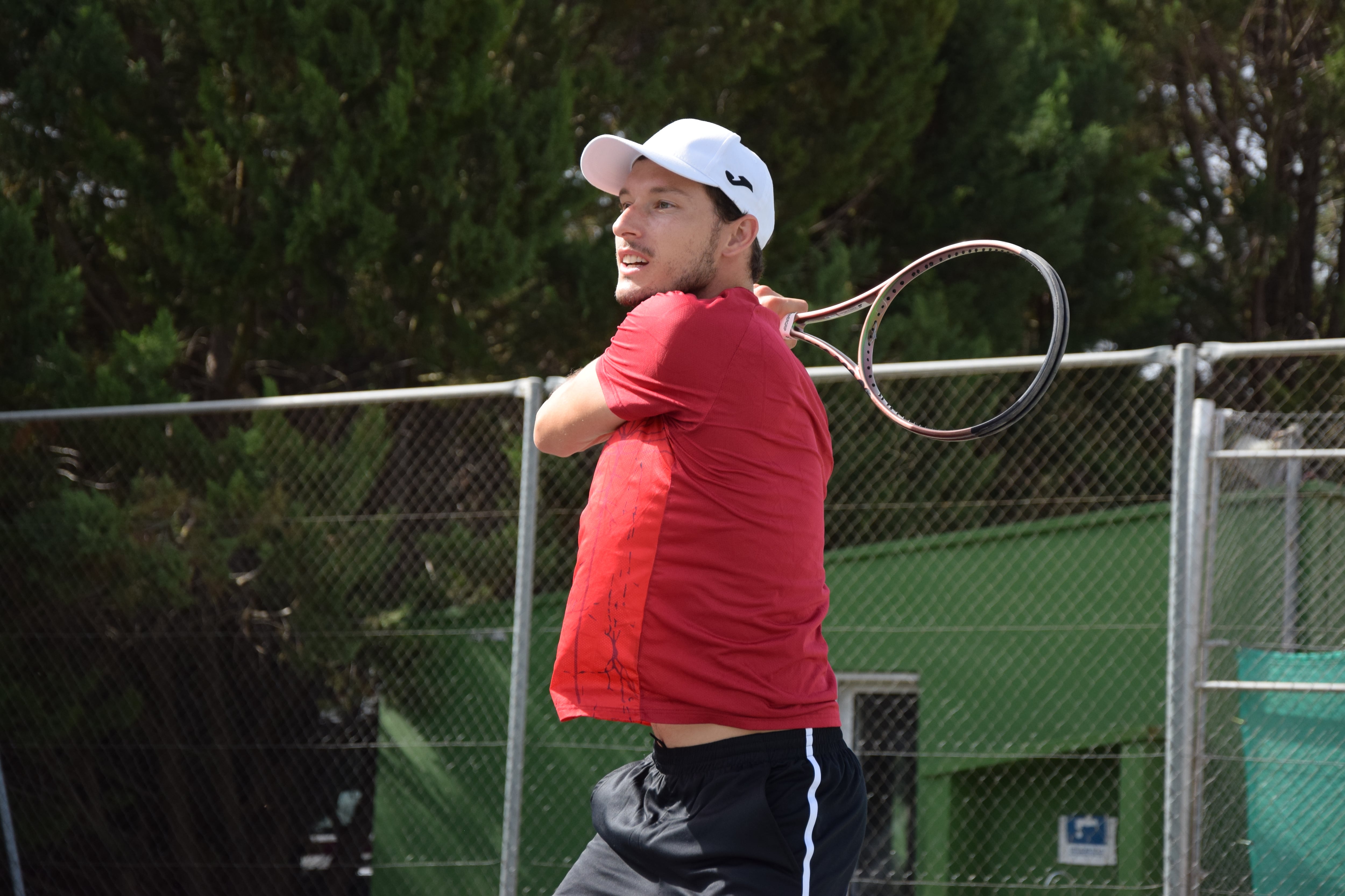 Fotos en pista de la Academia con su coach Samuel Lopez (ejercicios especificos de inicio progresivo sin cuerdas, con dos raquetas y normal):